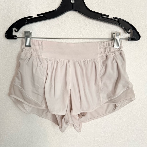 lululemon athletica Pants - Lululemon Hotty Hot Short II *2.5" White Women’s Size 4